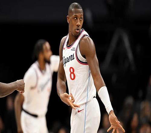 越来越适应先发控卫的角色了！快船后场大闸的表现正在不断提升