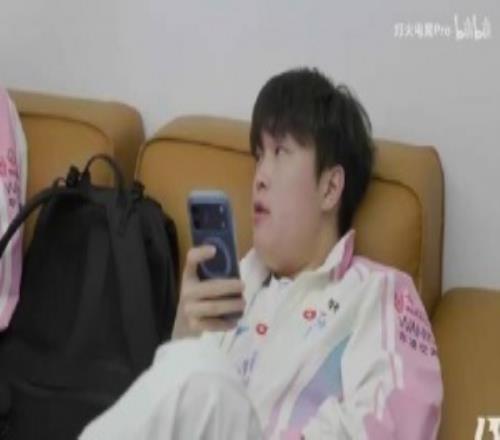 结束了豆瓣发帖：Bin后面还是要继续打的BLG买Viper没花很多钱