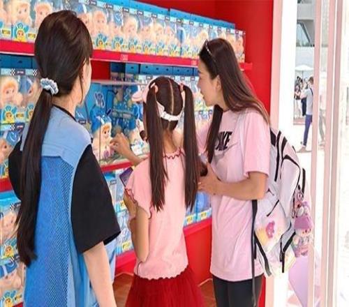 中网联名潮玩上架“秒空”！“潮玩+体育”跨界火爆国庆华夏双节观察