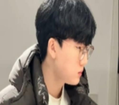 BLG官媒分享队员日常：吃得很香的下路组