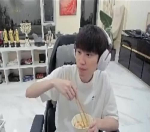 有队想组DoinbAle刘青松！Doinb：但是都不打了不如做别的事情