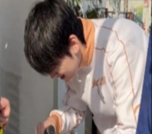 JackeyLove发布视频：骗你的，有英雄联盟我也拧螺丝