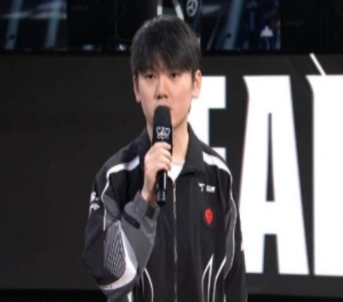 JackeyLove：我们上野打得非常好把对面节奏打乱了终于进四强了