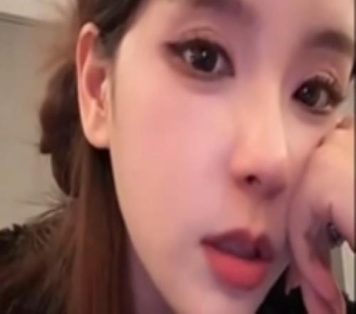 真难受了Rita赛后直播谈TES落败眼角带泪