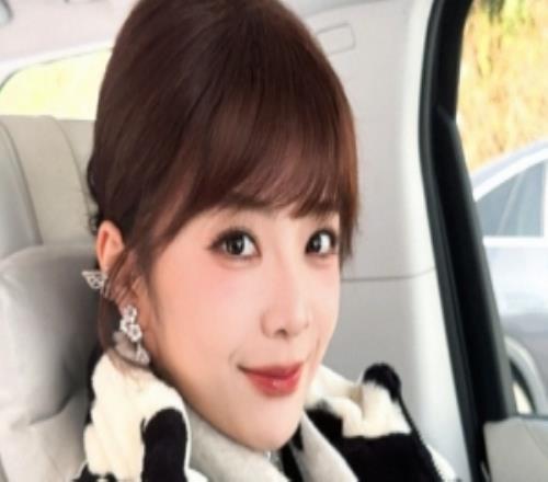 主持人余霜分享照片：今天是