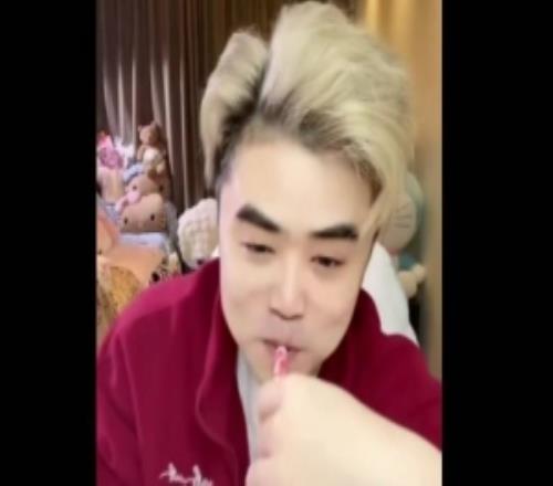 朱开：Rookie是真续约到30岁了给点鸡哥敬意吧良心外援