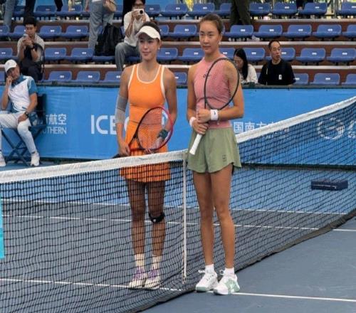 袁悦和王蔷焦点大战因后者伤退告终，遗憾由王欣瑜战王曦雨弥补