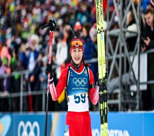 雪道上的滑痕和靶纸上的弹孔，孟繁棋实现突破