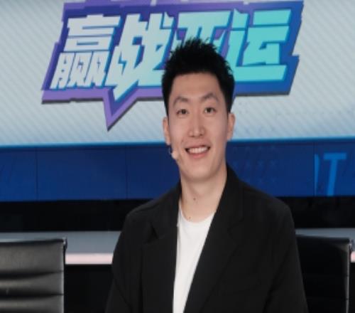 管泽元：东子第四节怎么都得歇会儿吧湖人感觉就没别人能得分...