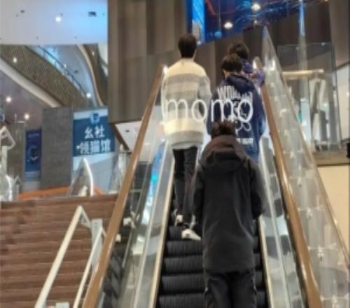 切割者联盟网友路遇Shad0w、Elk跟Knight一同逛商场