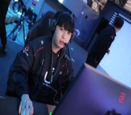 HLE团长：徐进赫实力已通过众多冠军验证期待他明年能引领队友