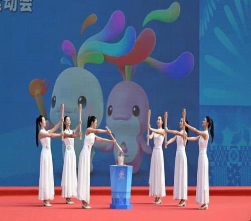 1522米深的海底燃冰成炬十五运会火种采集仪式举行
