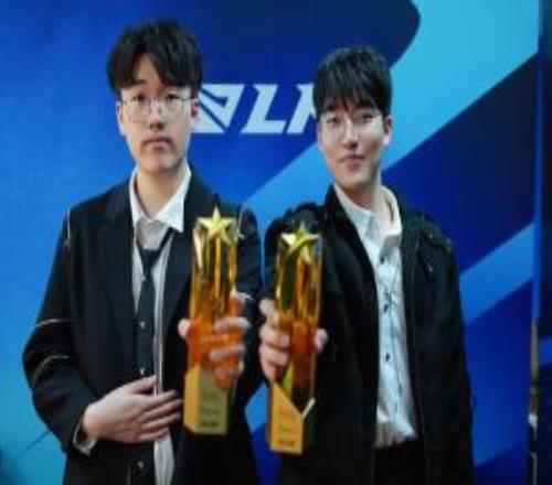 AL.Kael：很高兴能拿到年度最佳辅助奖项，感谢AL所有人和粉丝们