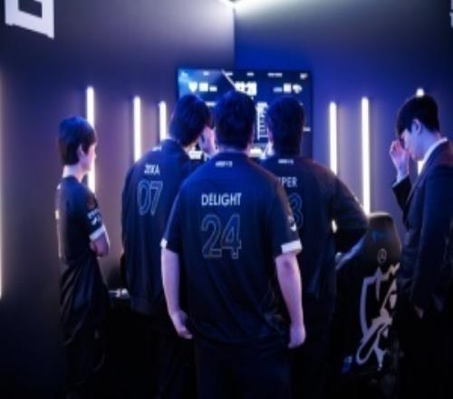 还是做不到么HLE本届S15八强出局，全年最好成绩先锋赛冠军