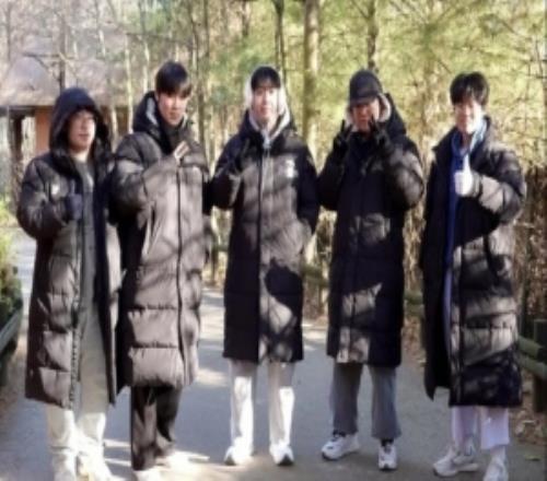 冬日集结HLE官方分享HLE队员幕后合照