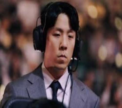 教练组引援！AL经理爱笑透露：下一场比赛让我们为Helper教练加油